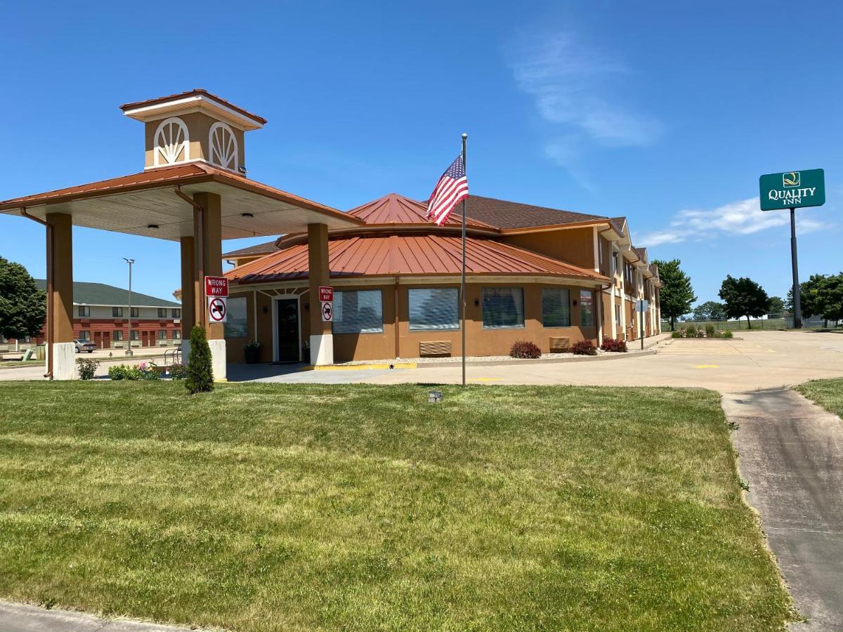 Quality Inn Morton At I-74 Exterior foto